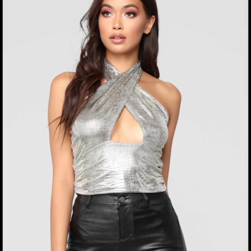 NWT FASHION NOVA GOLD HALTER TOP L